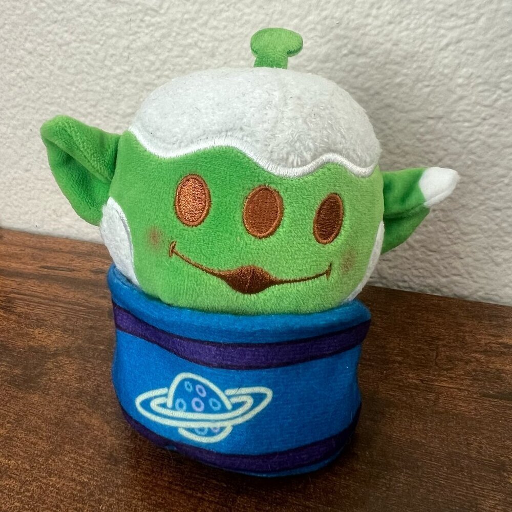 Disney Parks Munchlings Sensational Snacks Alien Wasabi Pea Mini Plush